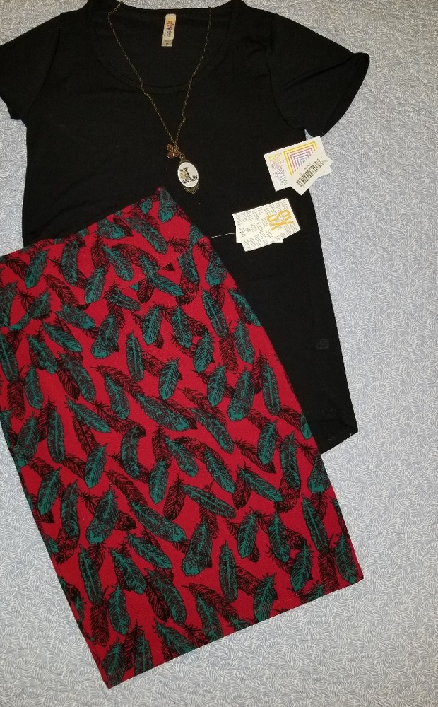 Feather Cassie & Black Gigi
